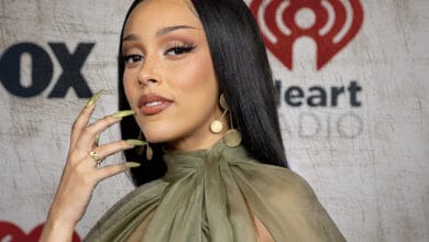 Doja Cat Receives D*ath Threat After Tinychat Bullying Accusations - whatsOnRap female rapper doja cat has filed a police report after receiving a death threat from a man in a chat room, TMZ reports.
