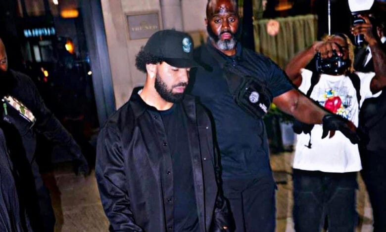 Drake Defies Feud Rumors, Spotted in Miami Despite Rick Ross Tensions Drake Dines in Miami Amid Ongoing Feud with Rick Ross