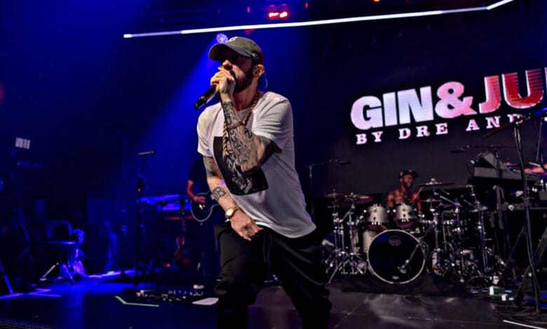 Eminem Surprises UK Fans with Appearance at Dr. Dre & Snoop Dogg's Gin & Juice Event Eminem, Dr. Dre, and Snoop Dogg Reunite for London Gin & Juice Launch Performance