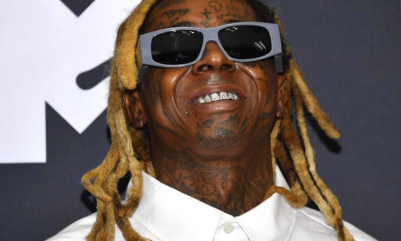 Lil Wayne Gifts Chain to Disabled Fan Who Waited 17 Years to See Him After ‘Tha Carter VI Tour’ Stop in Chicago Lil Wayne Gifts Chain to Disabled Fan After 17-Year Wait at Chicago Stop of Tha Carter VI Tour Text