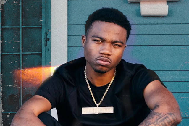 Roddy Ricch had a somewhat funny reaction to a fan trying to put his arm around him while taking a photo with the rapper.